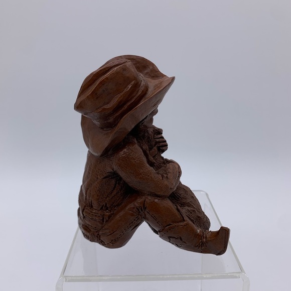 Vintage Red Mill Western Style Sitting Cowboy Loving His Dog Figurine #CB 441 - Picture 4 of 10